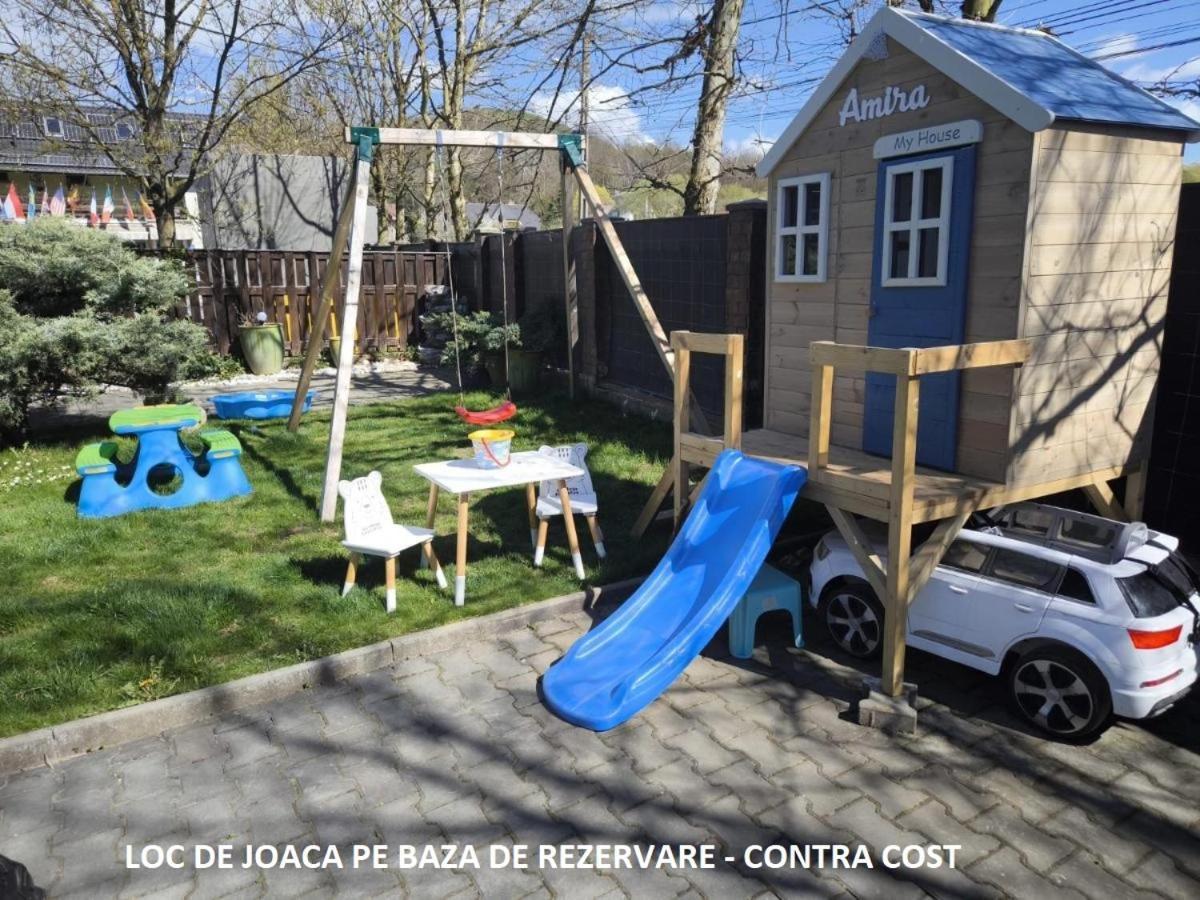 Pensiunea Vila Chesa Corunca Exterior foto
