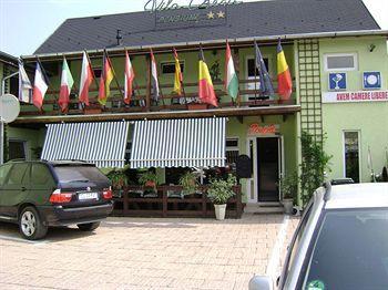 Pensiunea Vila Chesa Corunca Exterior foto